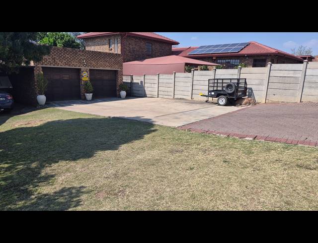 3 BEDROOM HOUSE FOR SALE IN HOEVELD PARK